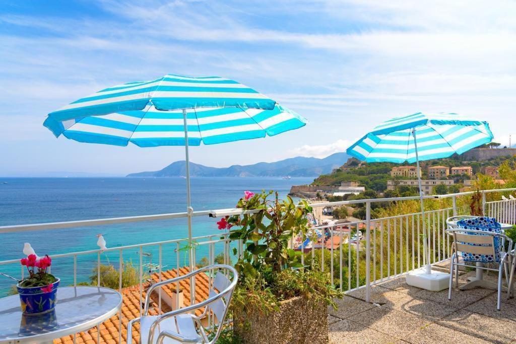 Appartamenti La Terrazza Sulle Ghiaie - Goelba Портоферрайо Экстерьер фото